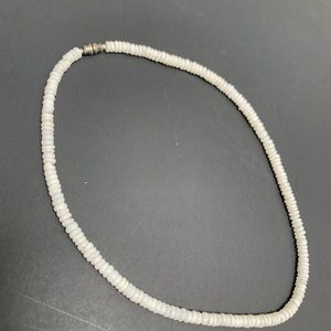 Vintage 1970s Hawaiian pula shell choker necklace